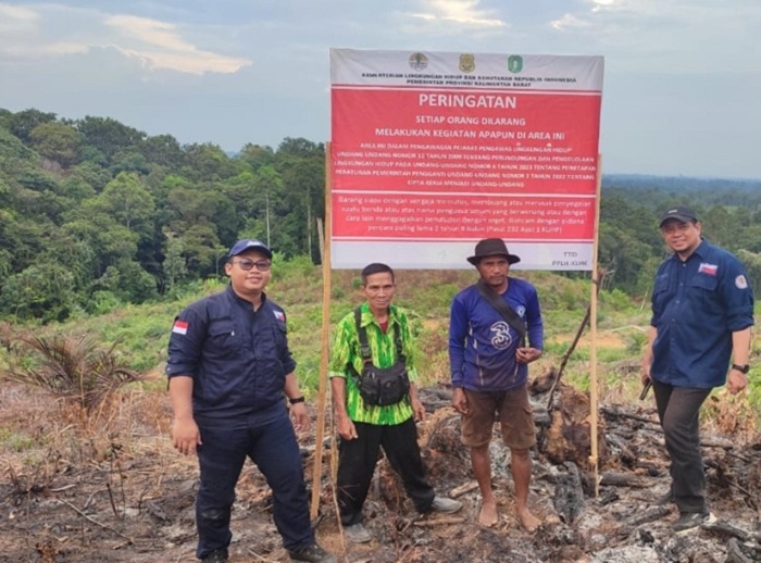 DISEGEL: Salah satu lokasi kebakaran lahan yang disegel oleh petugas KLHK bersama DLHK Kalbar. Total ada delapan lokasi yang disegel dengan luas keseluruhan mencapai dua ribuan hektare.