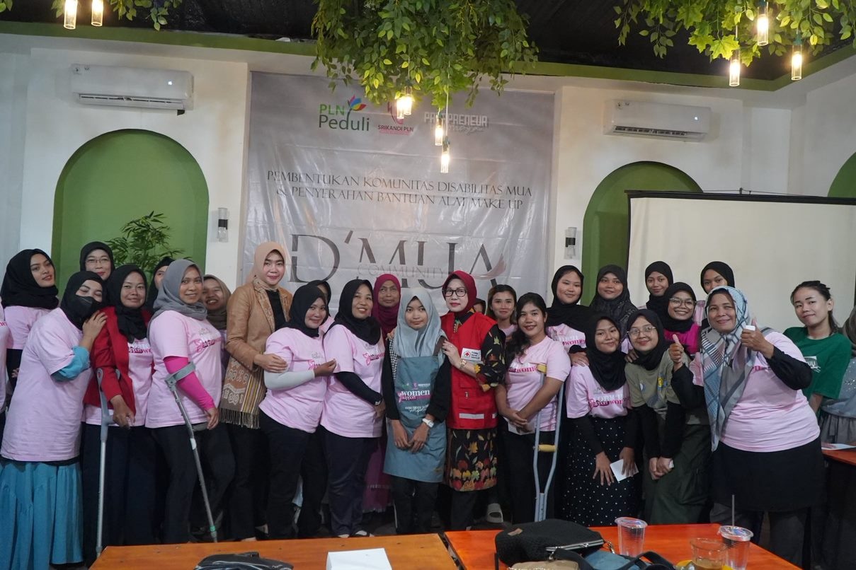 BERSAMA: Srikandi PLN UIP KLB bersama Yayasan Parapreneur Indonesia Bahagia meresmikan pembentukan Disabilitas Make Up Artis (D&rsquo;MUA) Community pada 8 September 2024.