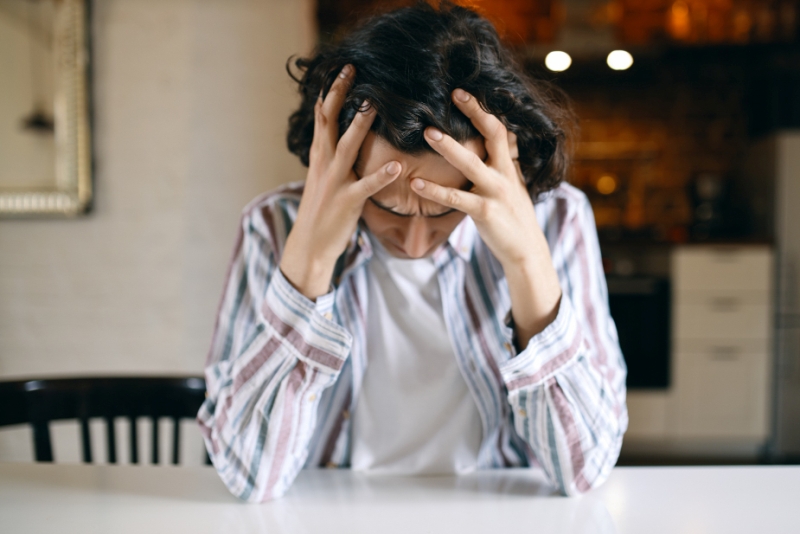 Ilustrasi pria stress. (FREEPIK)