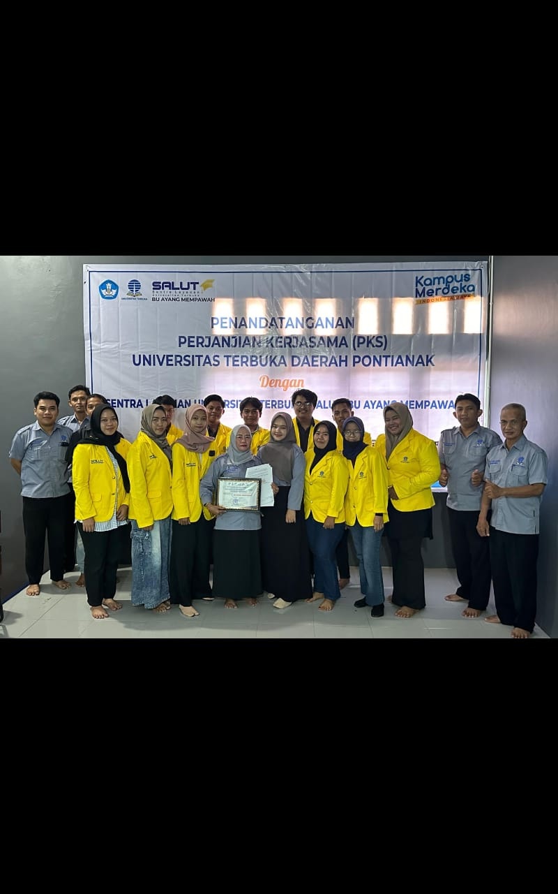 SALUT : Para pengurus Sentra Layanan Universitas Terbuka (Salut) dan mahasiswa foto bersama usai meneken Perjanjian Kerjasama (PKS).