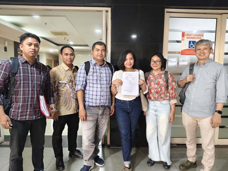 Solidaritas Pekerja CNN Indonesia (SPCI) melapor ke Suku Dinas Tenaga Kerja, Transmigrasi, dan Energi (Sudinaker) Jakarta Selatan, pada Rabu (18/9). (ISTIMEWA)