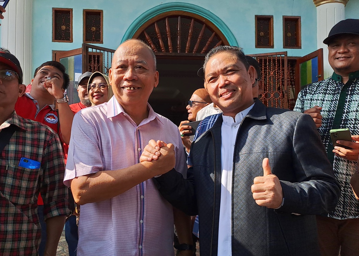 Milton Crosby menyambut kedatangan Ria Norsan di kediamannya. Milton memberi dukungan penuh untuk Ria Norsan.