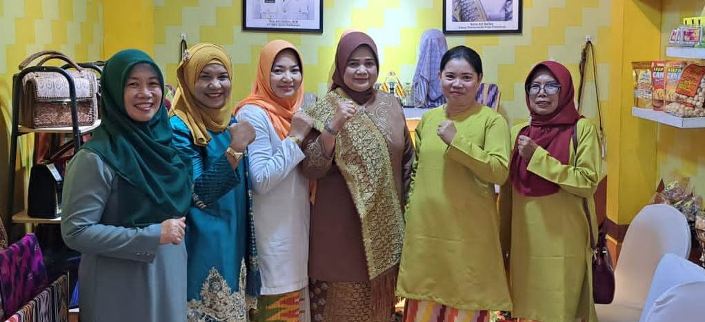 DEKRANASDA: Pj Ketua Dekranasda Kota Pontianak saat hadir dalam pembukaan Expo Kongres VI JKPI 2024 di Banjarmasin. (ISTIMEWA)