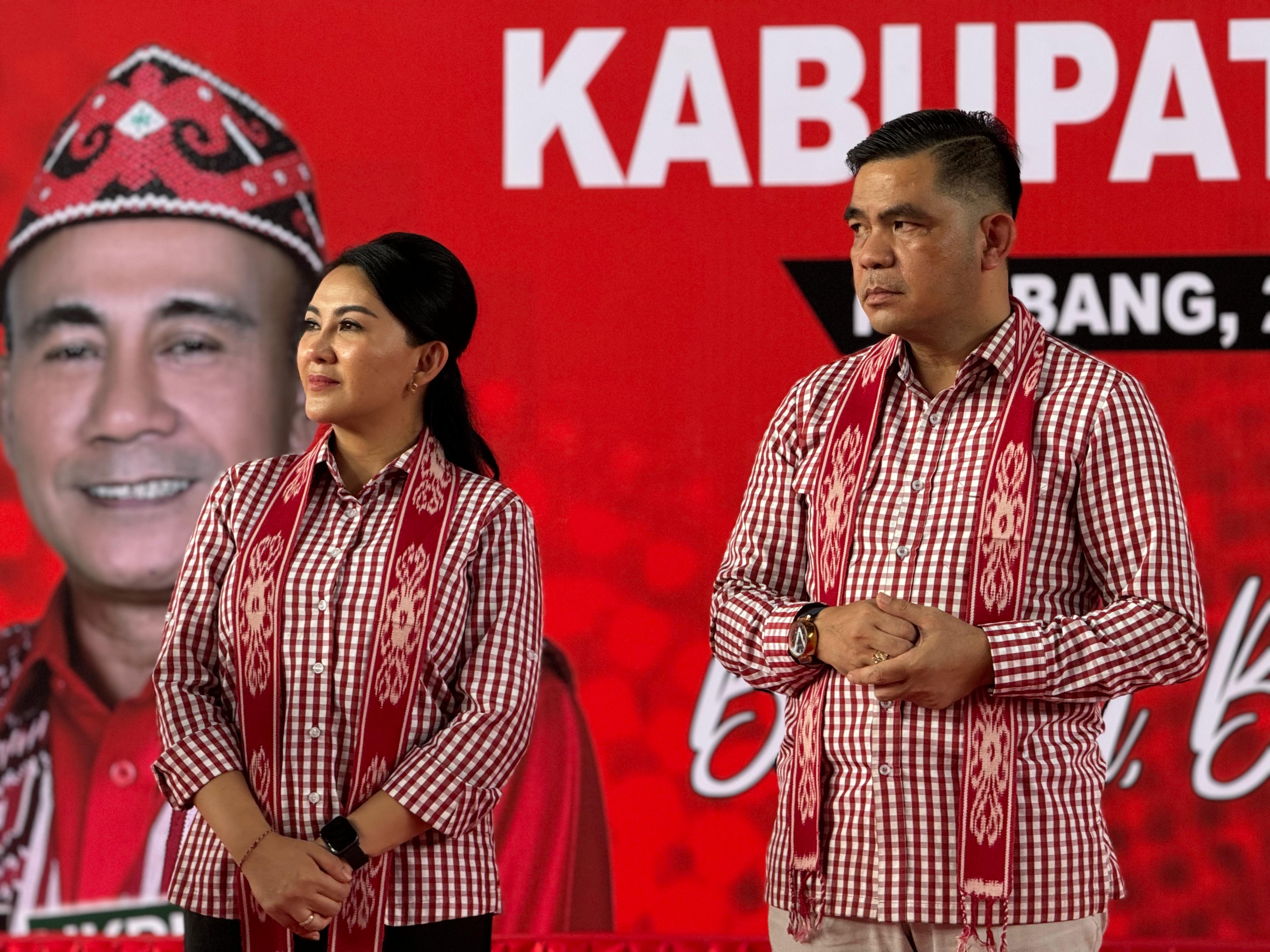 Pasangan bakal calon bupati dan wakil bupati landak, Karolin Margret Natasa-Erani.