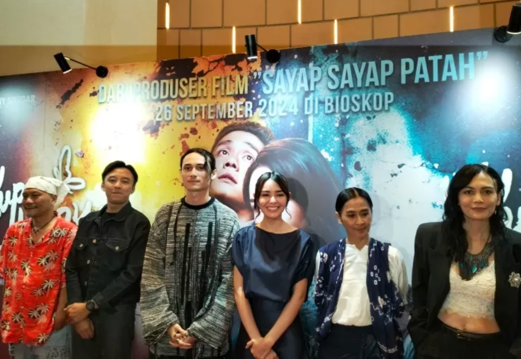JUMPA PERS: Para pemain film film Kupu Kupu Kertas saat jumpa pers belum lama ini di Jakarta.