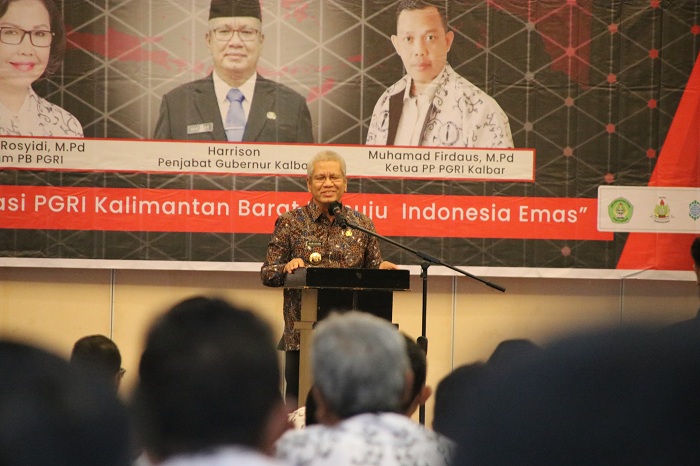 BUKA: Pj Gubernur Kalimantan Barat Harisson membuka konfrensi PGRI Kalbar di Hotel Gardenia Resort pada Jumat (20/9) malam.
