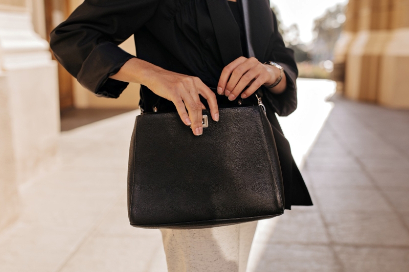Ilustrasi tas kulit wanita. (FREEPIK)