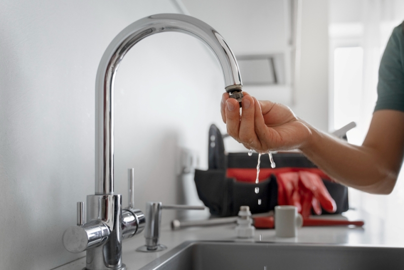 Ilustrasi keran stainless steel. (FREEPIK)