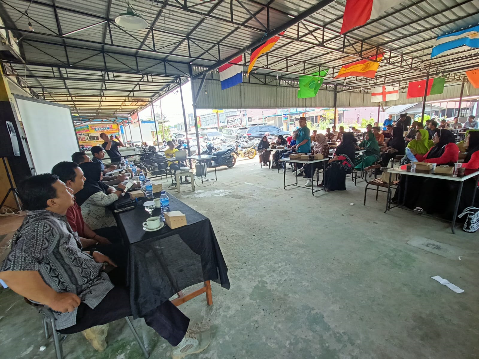 DEKLARASI DAMAI: IKA-UPGRI Kayong Utara menggelar Deklarasi Pilkada Damai di Kafe Container pada Sabtu (21/9).