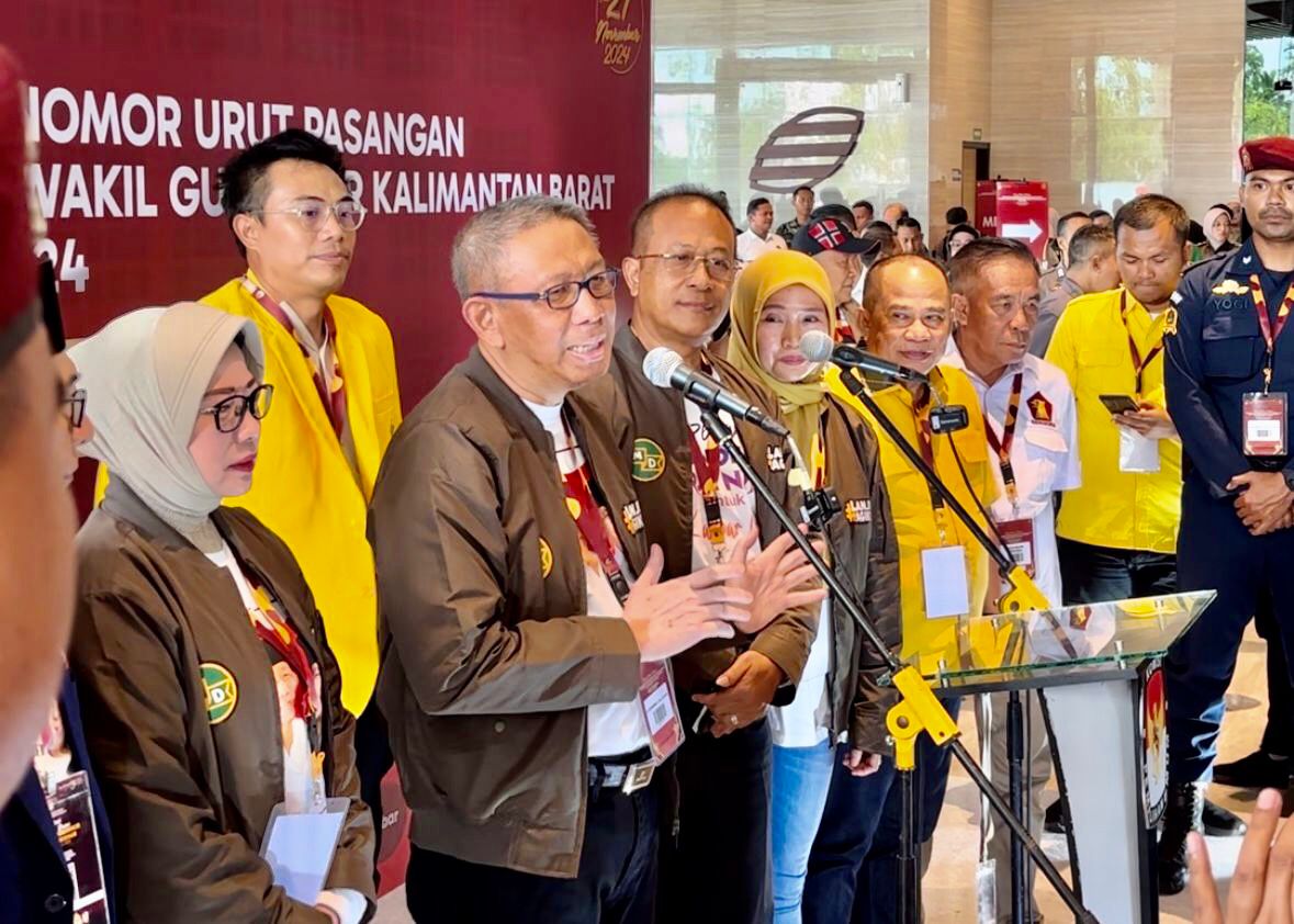 NOMOR 1 : Pasangan calon gubernur dan wagub Kalbar Sutarmidji-Didi Haryono memberikan keterangan pers usai Rapat Pleno Terbuka Pengundian, dan Penetapan nomor urut pasangan calon peserta Pilgub Kalbar