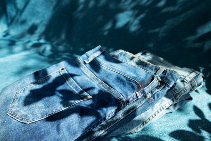 ilustrasi celana jeans.