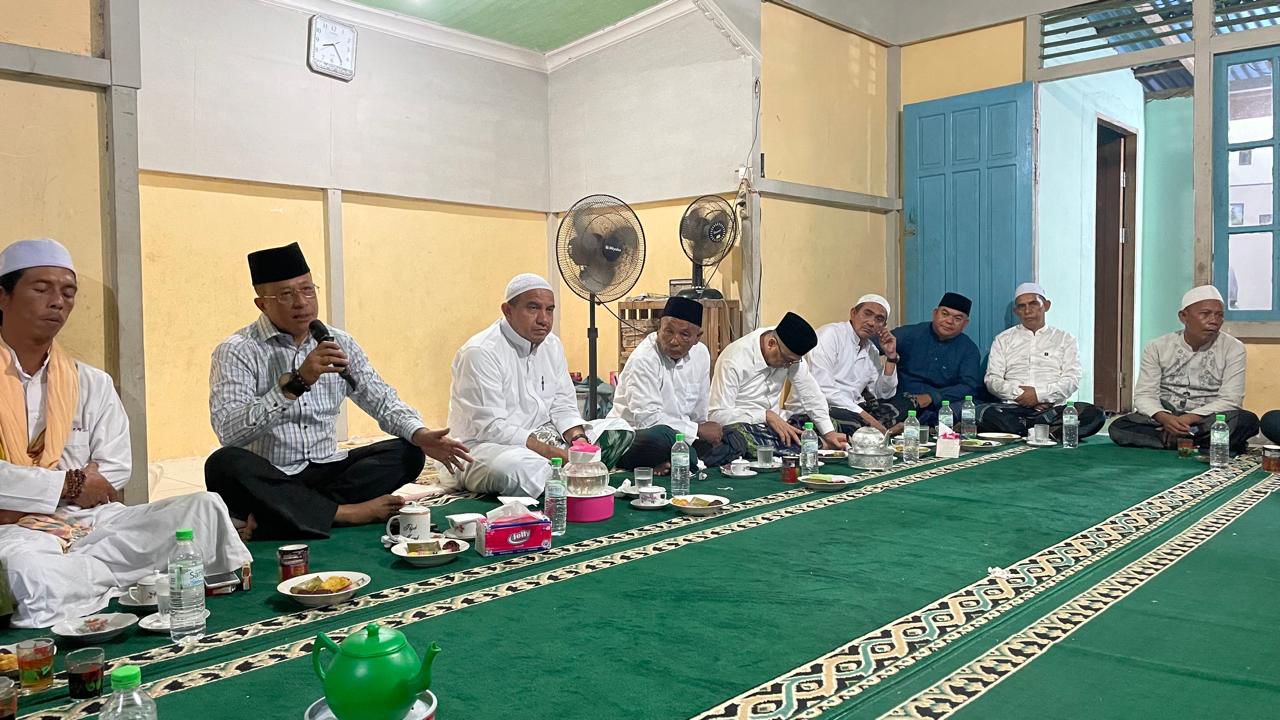 MAULID : Calon Wagub Kalbar Didi Haryono saat menghadiri perayaan Maulid Nabi Muhammad SAW 1446 Hijriah di Desa Pasir Palembang, Kecamatan Mempawah Timur, Kabupaten Mempawah, Senin (23/9).