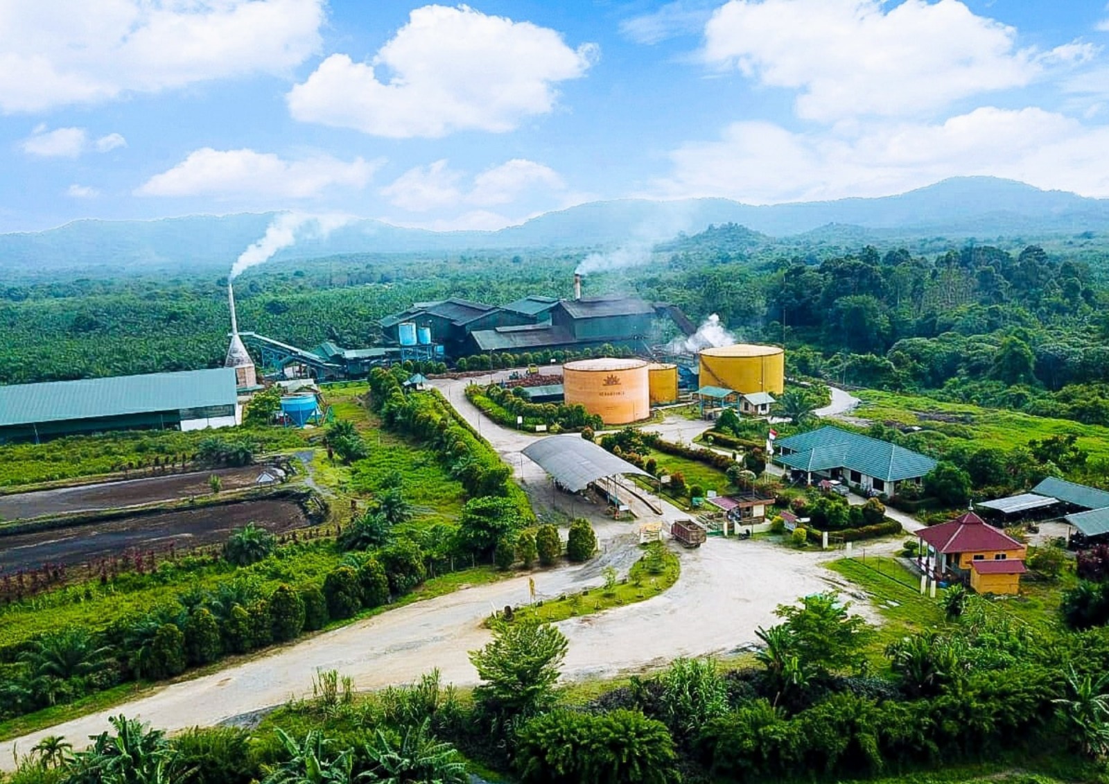 Tampak udara PT Fajar Kusuma yang berlokasi di Kec. Sebawi, Kabupaten Sambas, Kalimantan Barat (23/09).