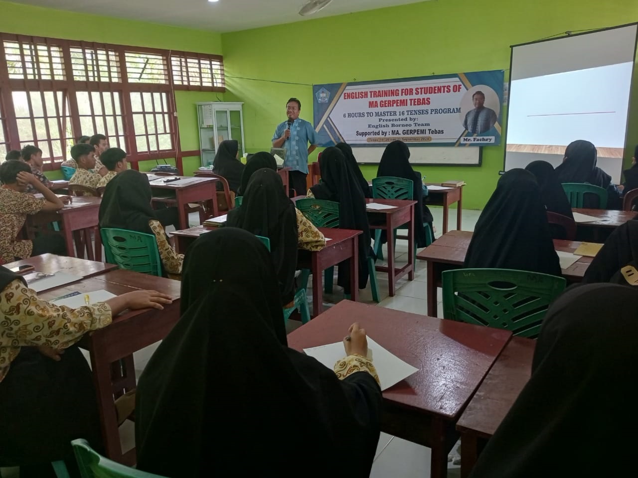 PELATIHAN: Suasana English Training for Students &ldquo;6 Hours to Master 16 Tenses Program&rdquo; digelar MA Gerpemi Tebas.