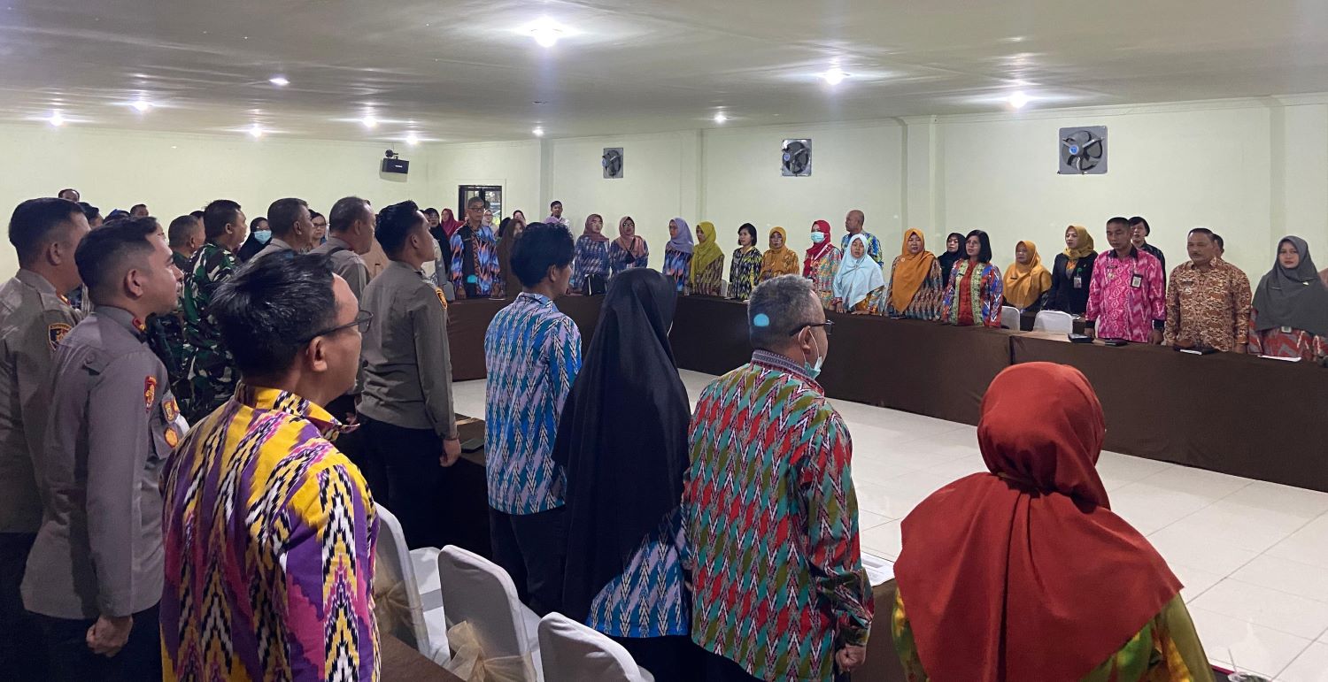 PENANGGULANGAN: Pj Bupati Mempawah Ismail saat membuka rakoor penanggulangan tuberkulosis.