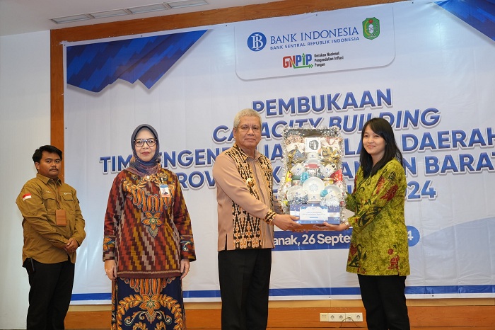 CAPACITY BUILDING: Penjabat Gubernur Kalbar saat menghadiri Capacity Building mengenai strategi pengendalian Inflasi daerah Semester II Tahun 2024 di Kantor Perwakilan BI Kalbar.