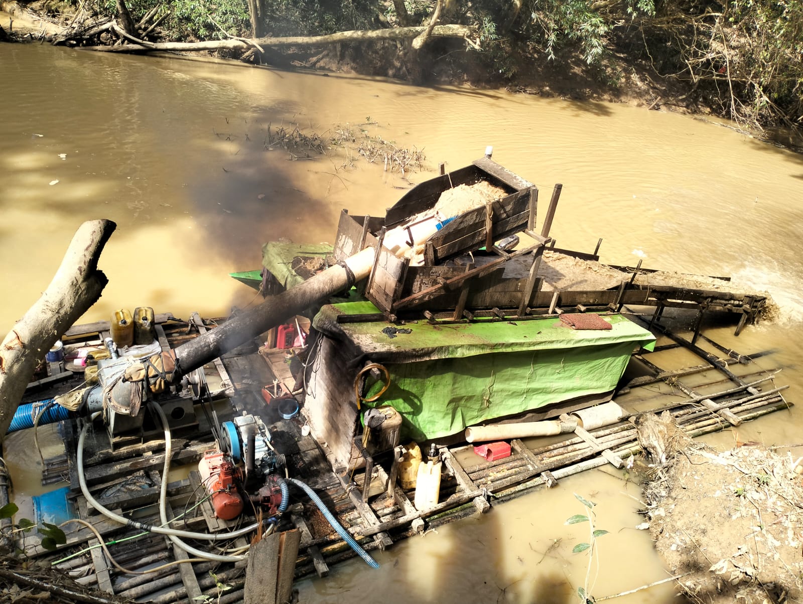 TERCEMAR : Kondisi sungai Empanang saat ini sudah tercemar akibat adanya aktivitas PETI.