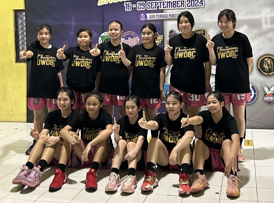 Tim Basket Putri SMP Pelita Cemerlang menjadi juara satu di kejuaraan Widya Dharma Basketball Cup.