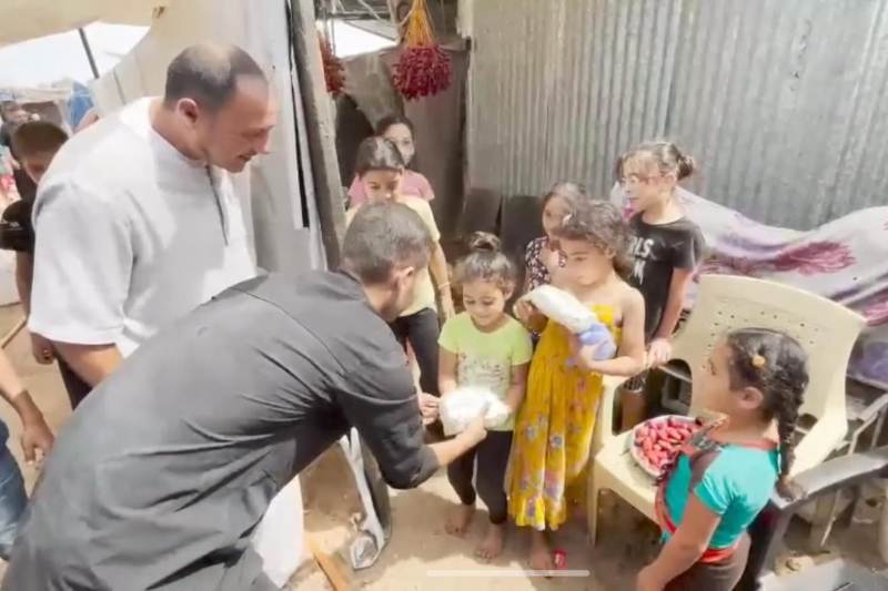 SALURKAN: KNRP menyalurkan bantuan pangan untuk warga Jalur Gaza dan Tepi Barat.