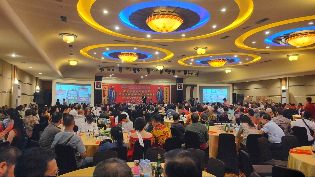 Ketua Umum YBS 2019-2024, Susanto Muliawan Lim saat memberikan sambutan dalam HUT Nabi Khong Hu Cu ke-2575 di Hotel Aston Pontianak.