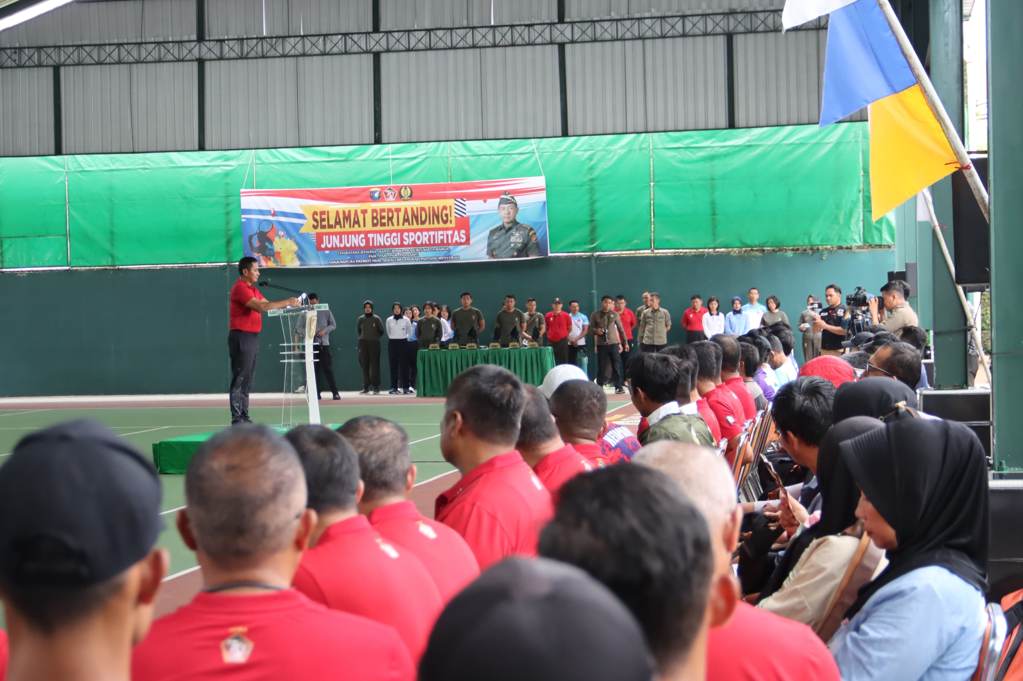 TERUS BERPRESTASI: &nbsp;Pangdam XII Tanjungpura, Mayjen TNI Iwan Setiawan mengingatkan turnamen ini menjadi wadah penting bagi para atlet dan anggota TNI-Polri untuk terus berprestasi.