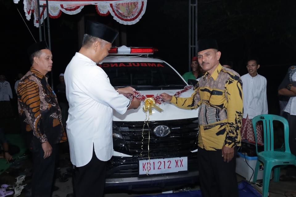 BANTUAN: Staf Ahli Bupati, Maryadi Asmu