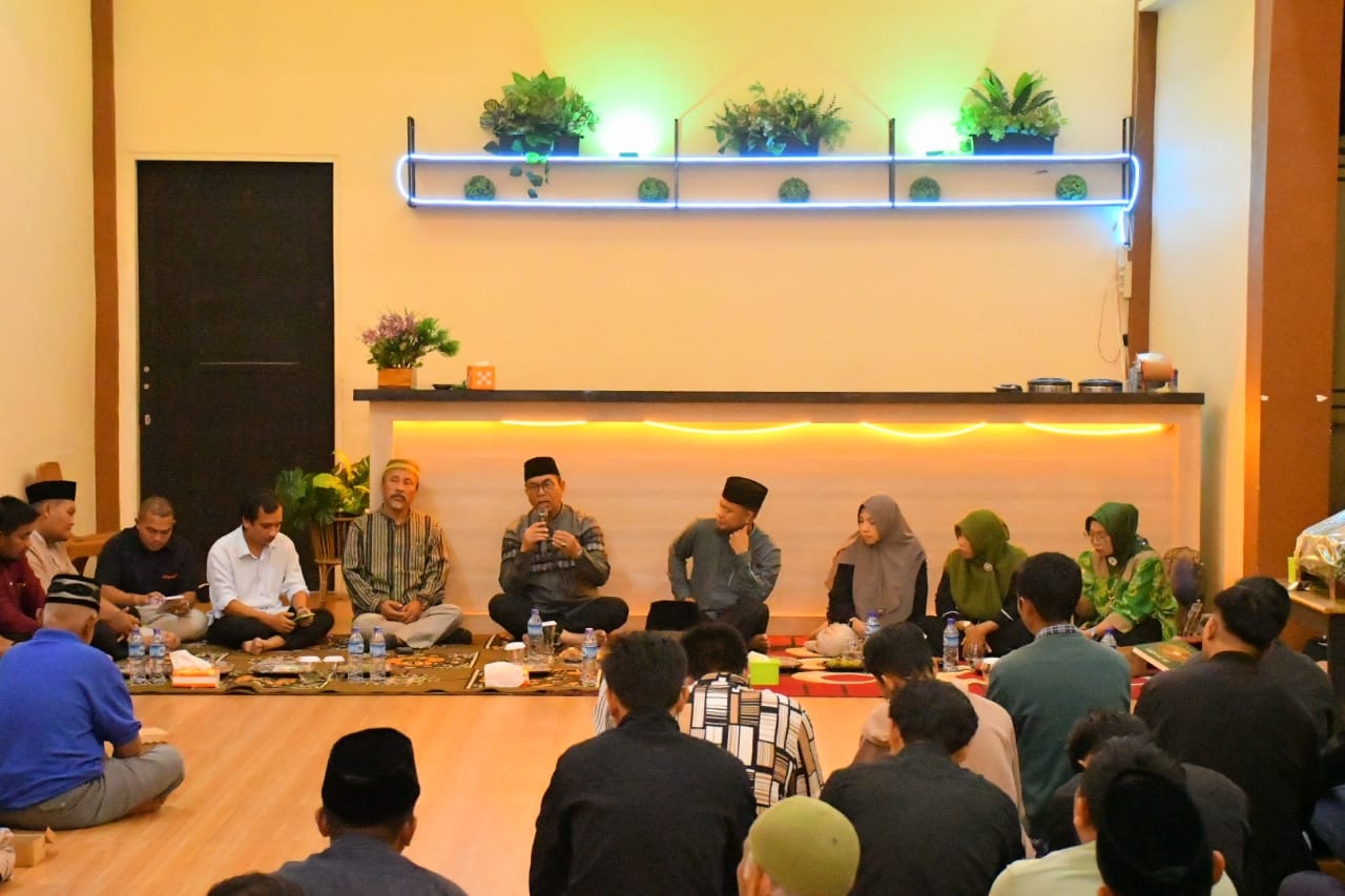 MILAD: Kegiatan Milad KAHMI ke-58 yang diselenggarakan Majelis Daerah (MD) KAHMI Kabupaten Kayong Utara, di Cafe Join Pantai Pulau Datok, Sukadana, Senin (30/9) malam.