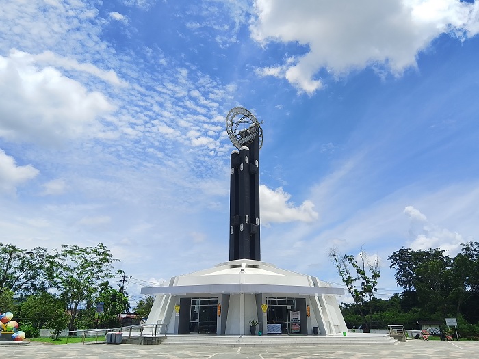 Tugu Khatulistiwa Pontianak.