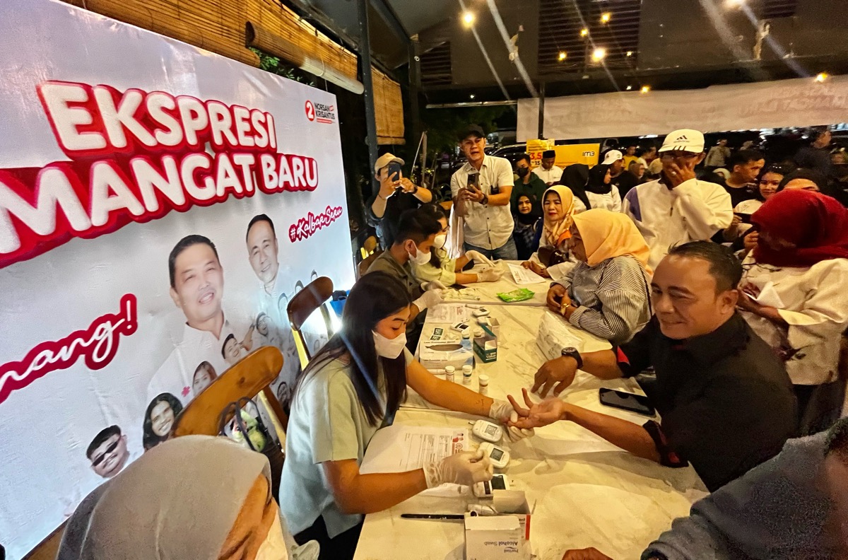 Krisantus melakukan cek kesehatan di Aming Coffee Podomoro bersama ratusan masyarakat Kota Pontianak.