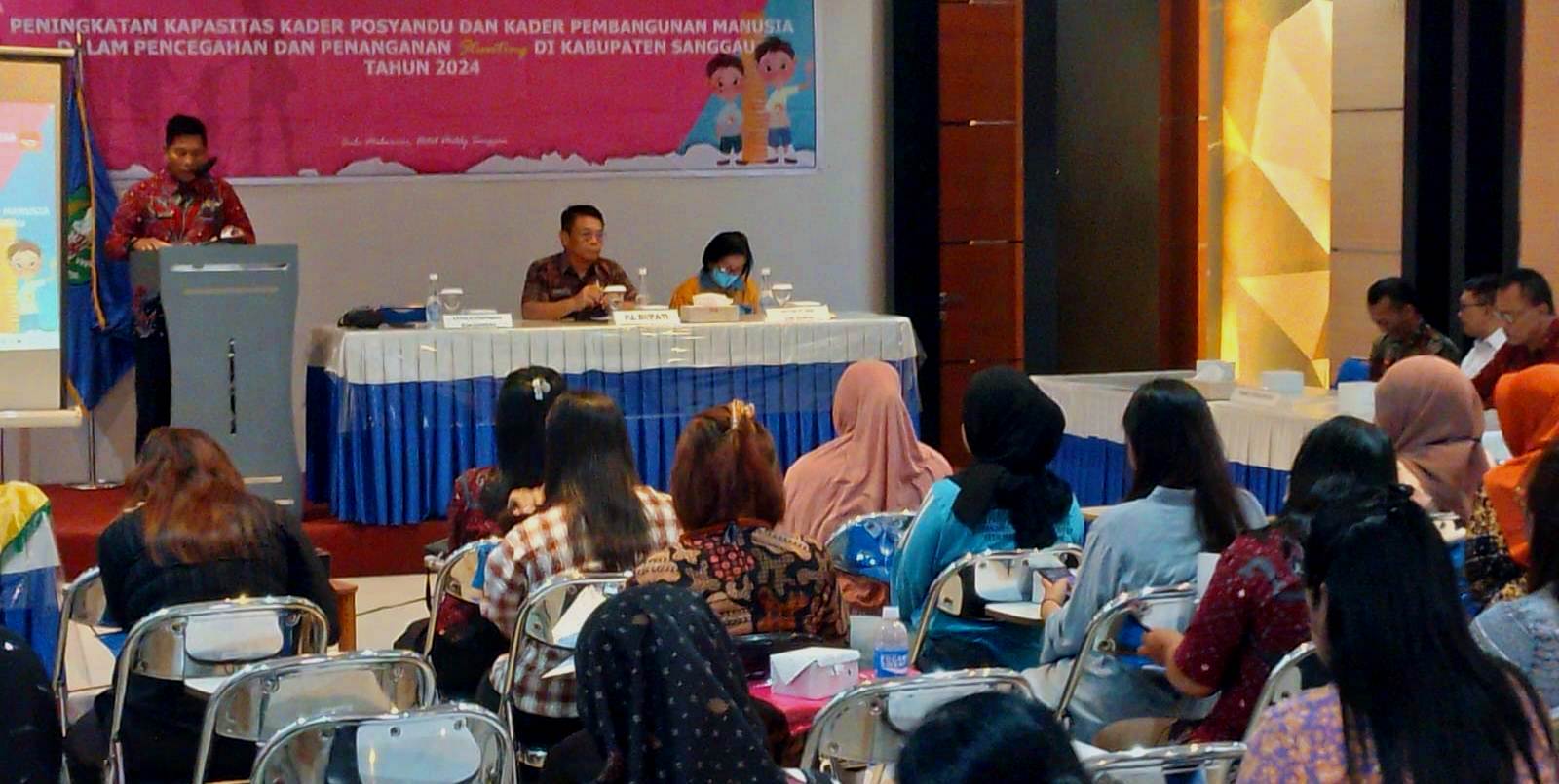 KAPASITAS: Suasana peningkatan kapasitas bagi kader posyandu dan kader pembangunan manusia (KPM) yang digelar oleh Dinas Pemberdayaan Masyarakat dan Pemerintahan Desa (DPMPemdes) Kabupaten Sanggau.