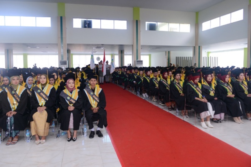 Poltekkes Kemenkes Pontianak melakukan wisuda ke-36 pada tahun 2024.