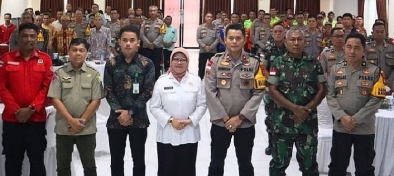BAHAS KARHUTLA: Polres Sambas bersama Pemerintah Kabupaten Sambas dan instansi terkait lainnya menggelar pertemuan untuk mengantisipasi kebencanaan di Aula Dhira Wijaya Polres Sambas pada Rabu (3/10).