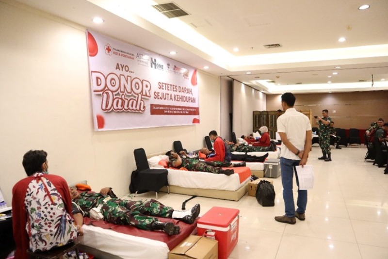 Aston Pontianak Hotel & Convention Center dan Transera Hotel Pontianak, bersama dengan PMI Kota Pontianak menggelar Donor Darah pada Kamis (3/10).