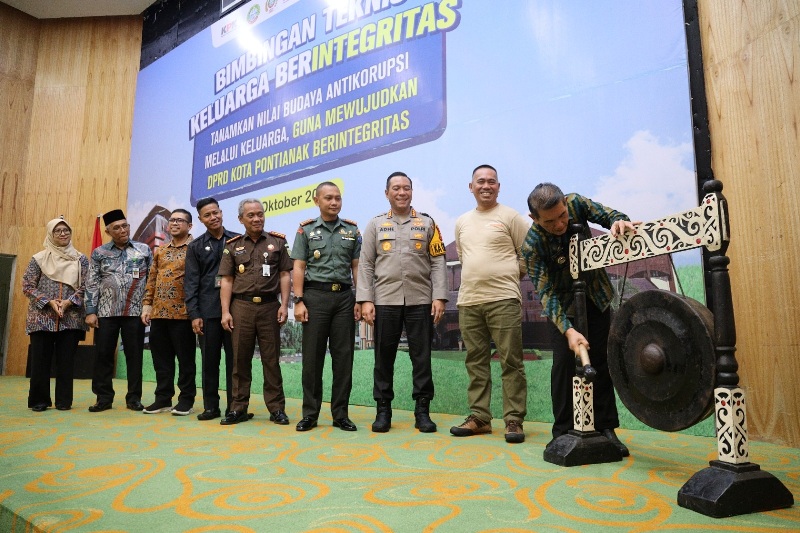 BIMTEK: KPK RI menggelar Bimtek Keluarga Berintegrasi bagi Anggota DPRD Kota Pontianak.