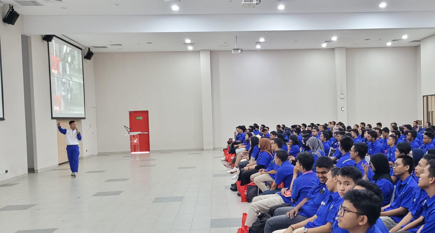 Seminar keselamatan berkendara dengan tema &ldquo;Slow Down, Life Up&rdquo;.
