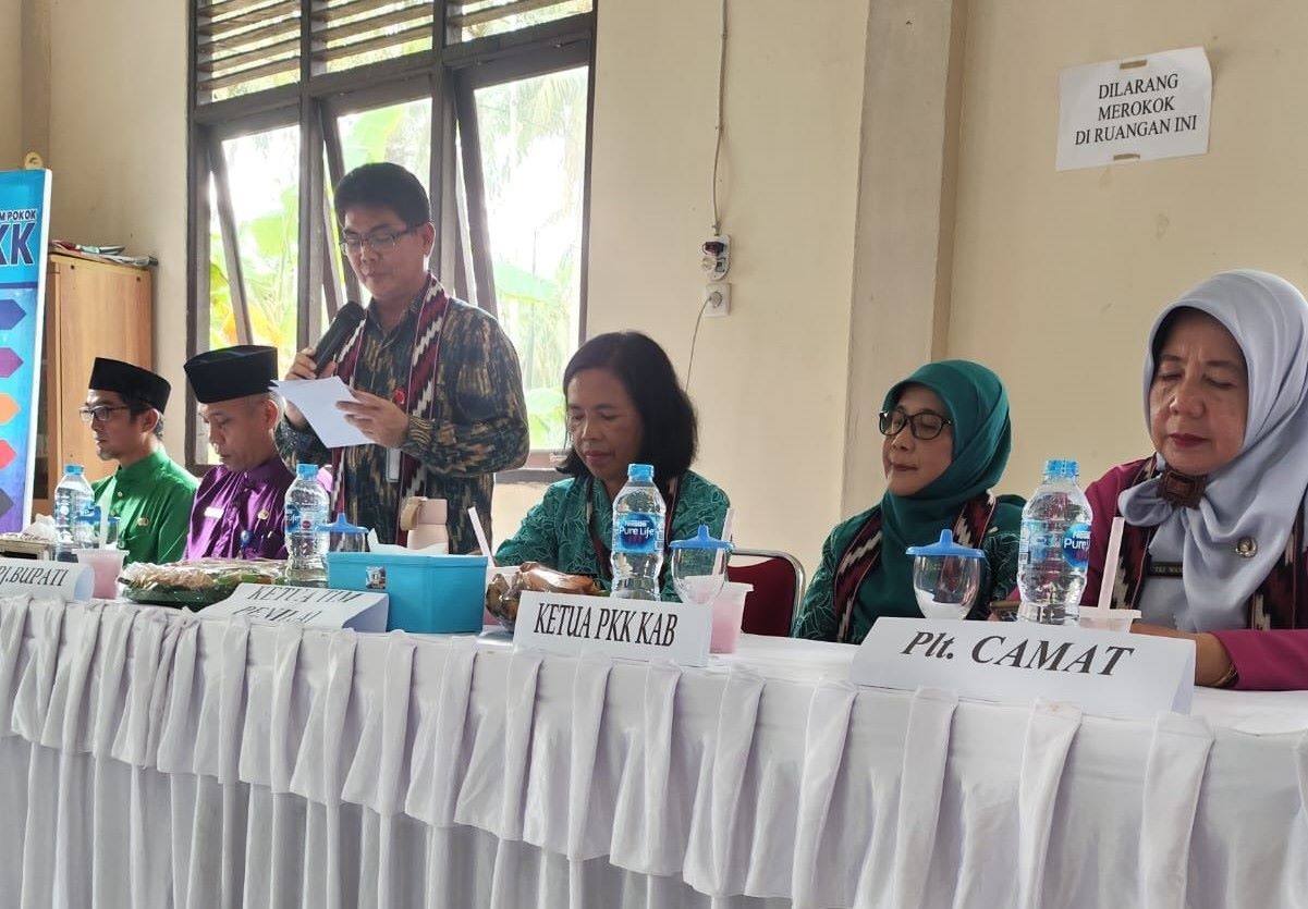 PENILAIAN : Pj Sekda saat membuka penilaian PHBS dan LBS.