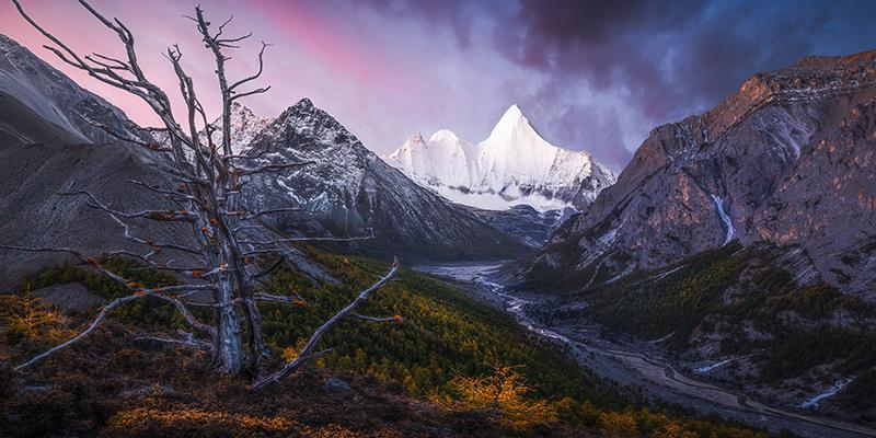 (Dari Atas ke Bawah) Power of Nature, Wilderness dan Mountain of Divinity Karya Kelvin Yuen.