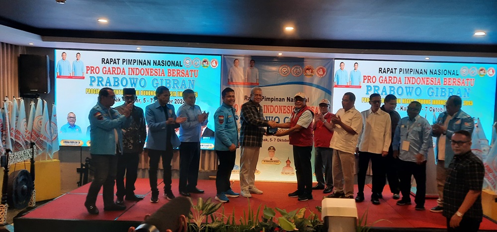 Pj Gubernur Kalimantan Barat dr Harisson didamping Ketua Umum DPP PROGIB Dimpos Simamora dan Burhanudin Abdullah Ketua PROGIB Kalimantan Barat membuka acara Rapimnas Progib di Kubu Raya, Kalbar.