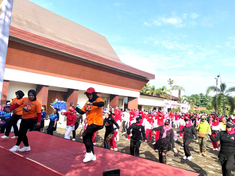 World Walking Day: FOKBI Kalbar sekaligus mengenalkan senam baru kepada masyarakat dengan melaunching senam kreasi budaya ikan naik di pante.