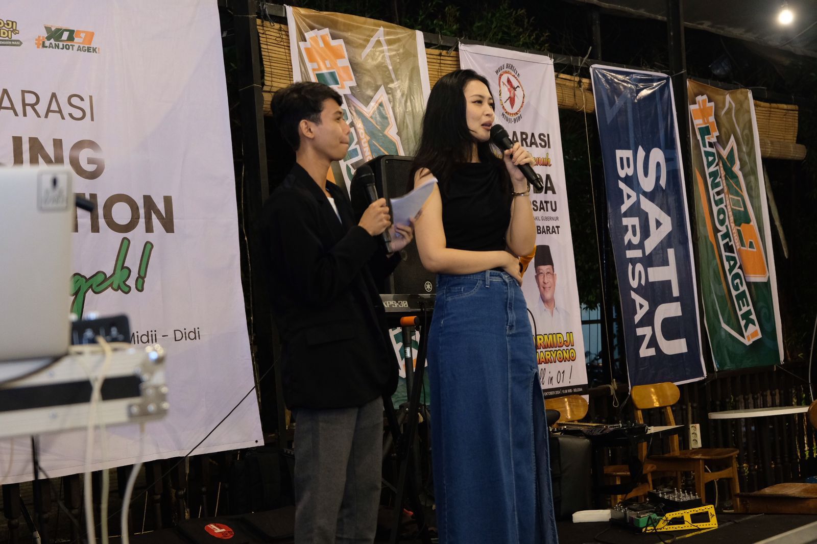 DEKLARASI : Puteri Indonesia Lingkungan tahun 2015, Chintya Fabyola menyampaikan testimoninya saat deklarasi Young Generation #Lanjotagik di Aming Coffee Podomoro, Sabtu (5/10).