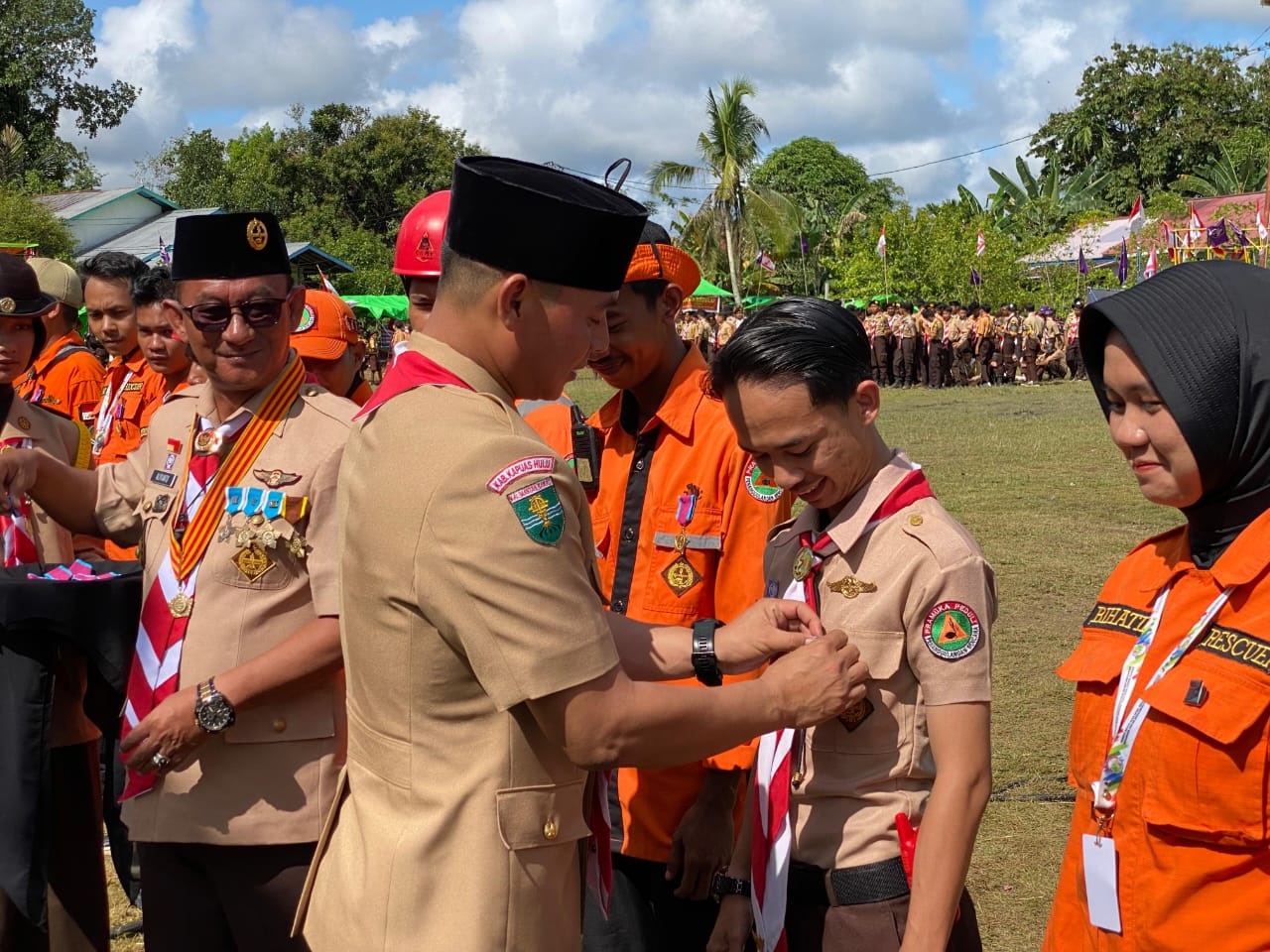 APEL BESAR: Wahyudi Hidayat Ketua Kwarcab Gerakan Pramuka Kapuas Hulu saat menghadiri kegiatan apel kemah bakti Pramuka.