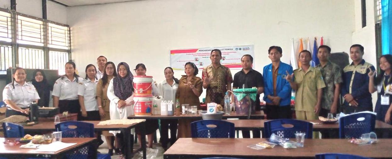 Kegiatan Praktek Pembuatan Tempe dari biji jagung dan pembuatan pupuk cair dan Simulasi Pembelajaran berbasis proyek.
