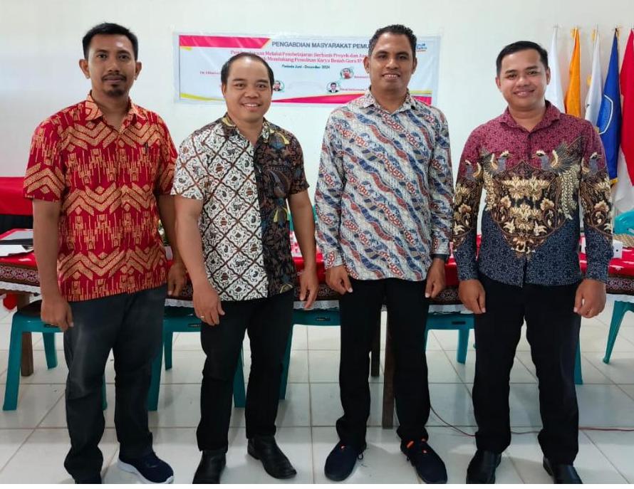 Ketua dan Anggota Tim PKM STKIP Persada Khatulistiwa Sintang.