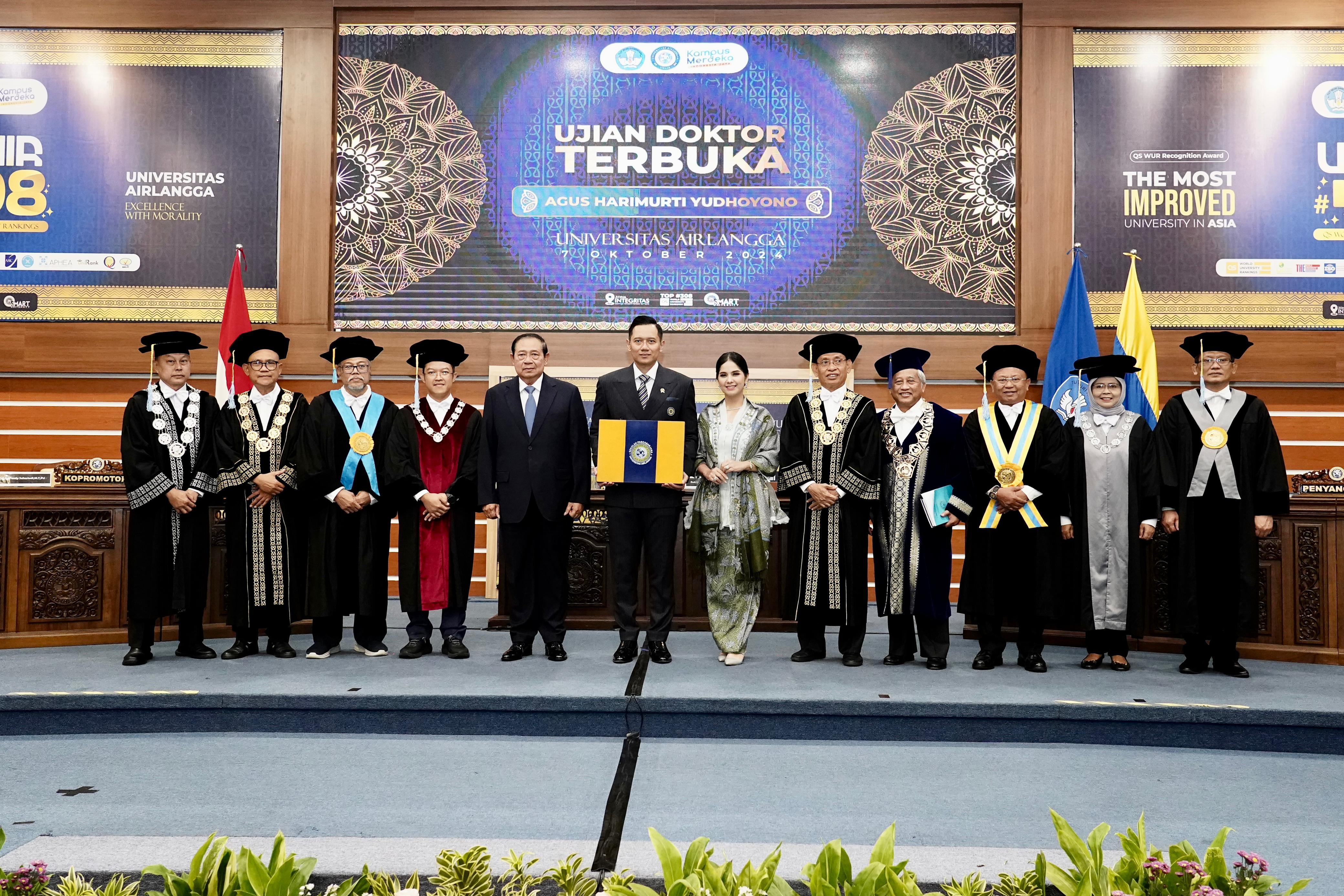 AHY resmi menyelesaikan studi Doktoralnya setelah melaksanakan Ujian Doktor Terbuka dan dinyatakan lulus dengan predikat Cumlaude pada Senin (07/10/2024).