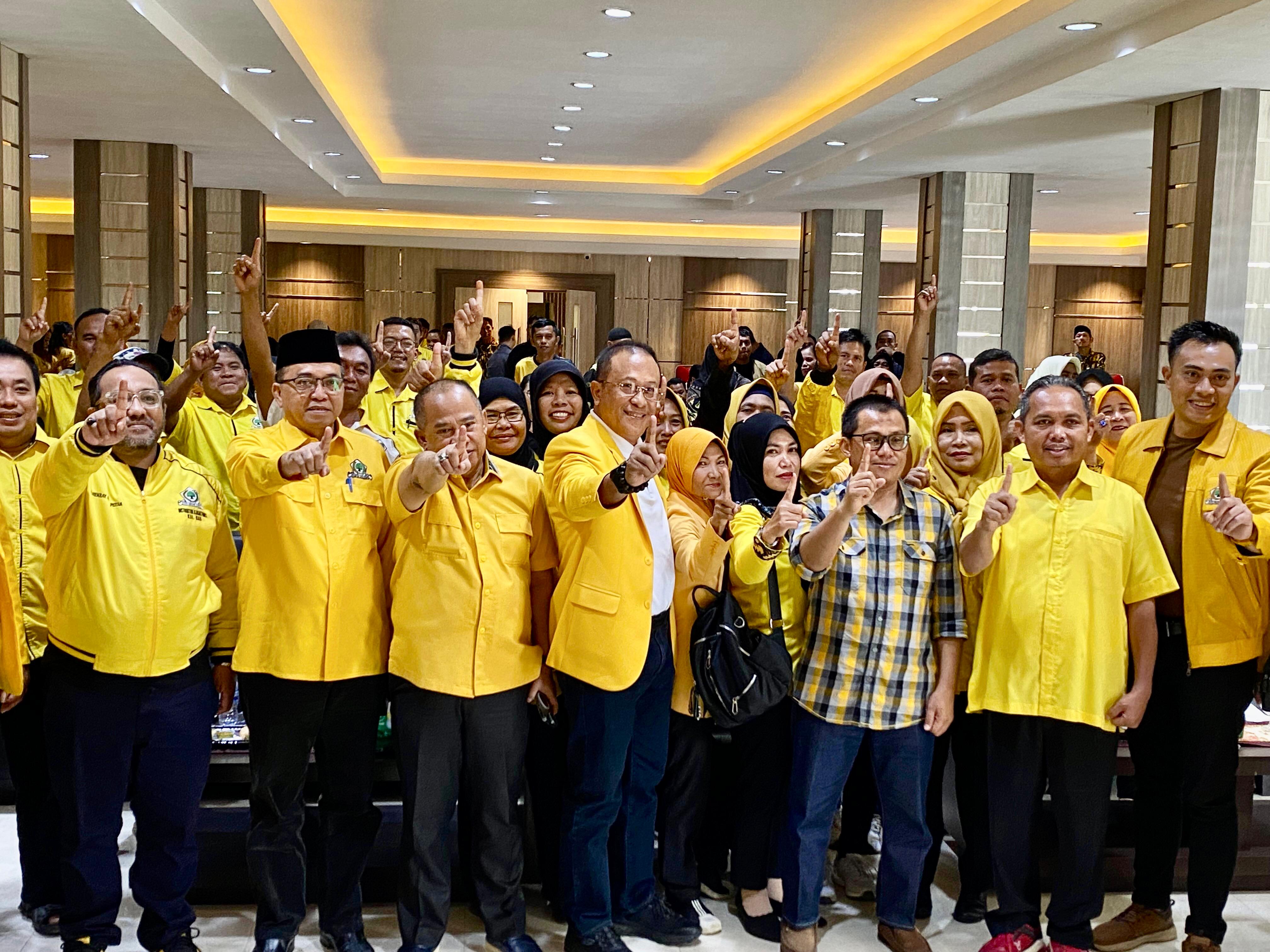 BERSAMA : Calon Wagub Kalbar Didi Haryono foto bersama saat menghadiri Rakerda Rapimda Konsolidasi DPD Partai Golkar Kabupaten Sintang yang digelar baru-baru ini.