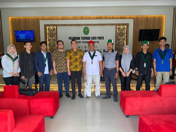 AUDENSI: HMI Cabang Singkawang melakukan audiensi dengan pihak Pengadilan Negeri Singkawang terkait Cuplikan video acara Time Show &ldquo;Great Forbidden Show&rdquo; yang salah satu pemandunya Deddy Corbuzier.