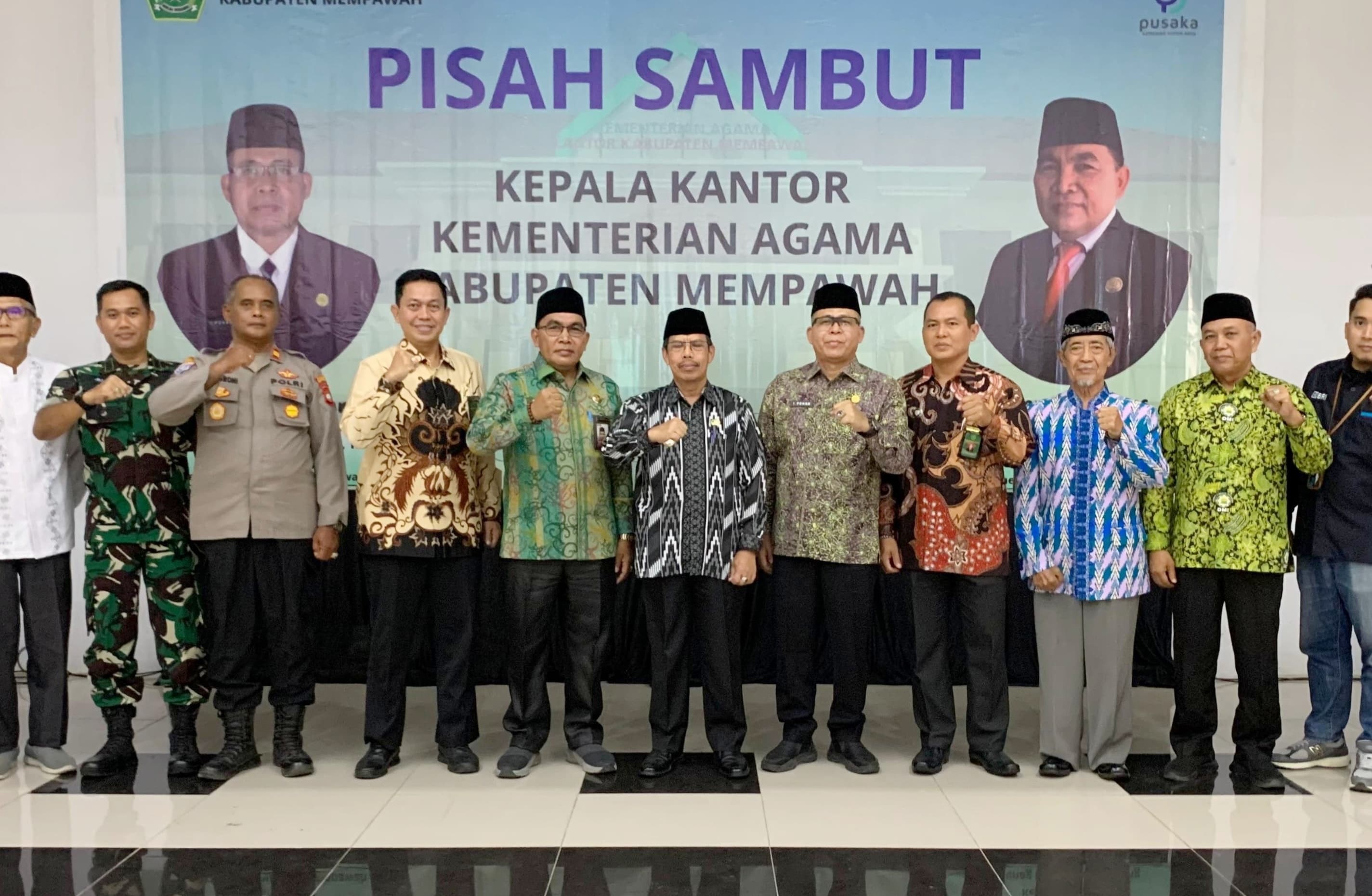 KEMENAG: foto bersama dalam acara pisah sambut Kakan Kemenag Mempawah.