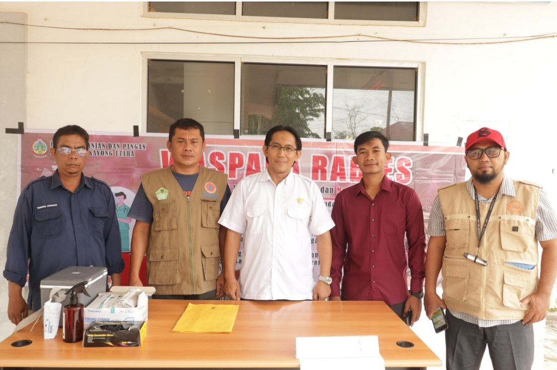 HARI RABIES: Vaksinasi gratis hewan dalam memperingati Hari Rabies Dunia (World Rabies Day) di Sukadana pada Rabu (9/10).