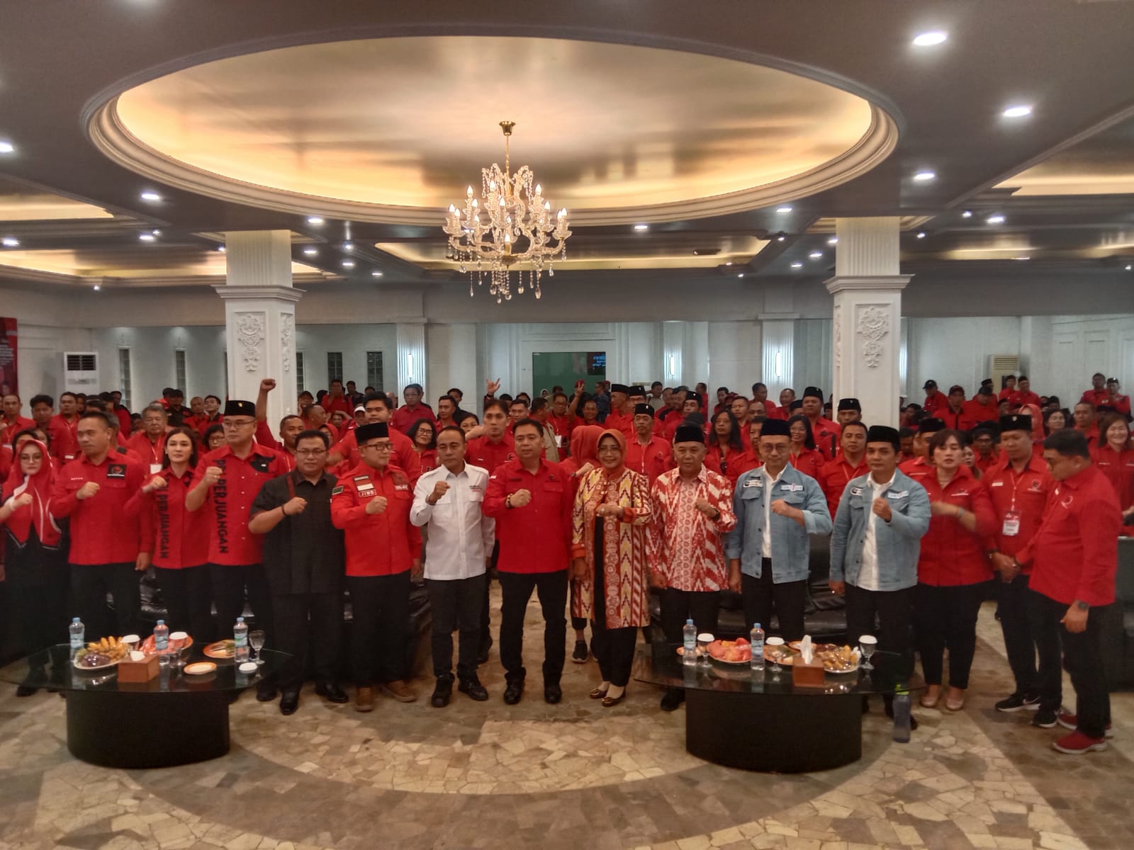 RAPAT: DPD PDI Perjuangan Kalbar saat menggelar Rapat Kerja Cabang Khusus (Rakercabsus) untuk tiga wilayah Kalimantan Barat.