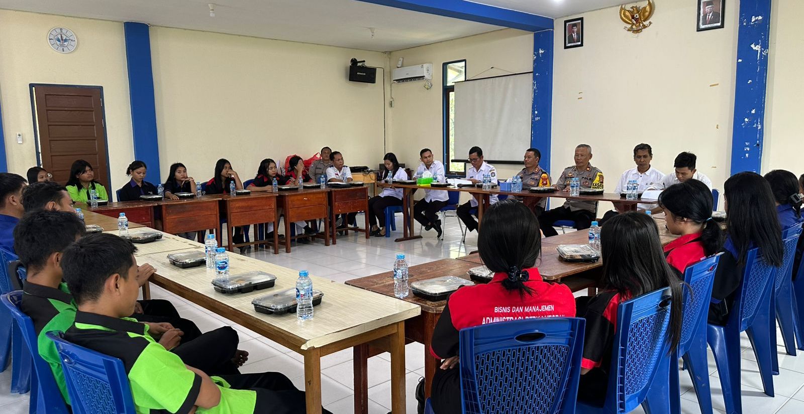 Kapolres Sekadau Gelar Dialog Dan Maksi Bareng Pelajar SMK.